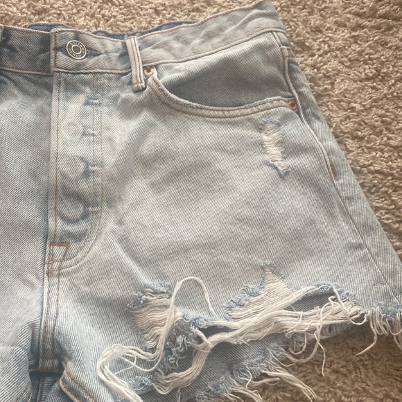 Helena High Rise Cut Off Short in Palm Springs
GRLFRND - Picture 6 of 9